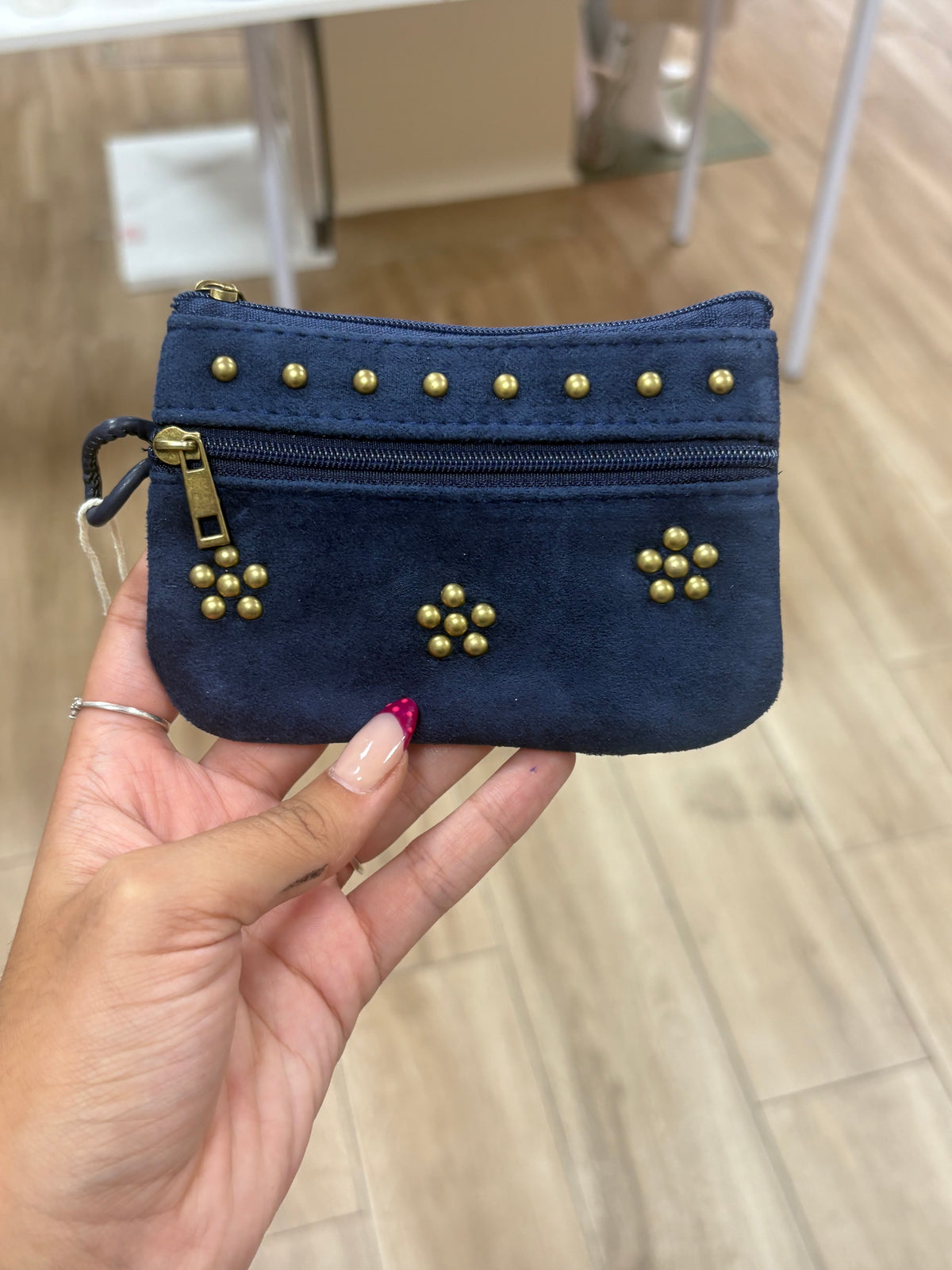 Monedero polipiel y tachuelas 💙